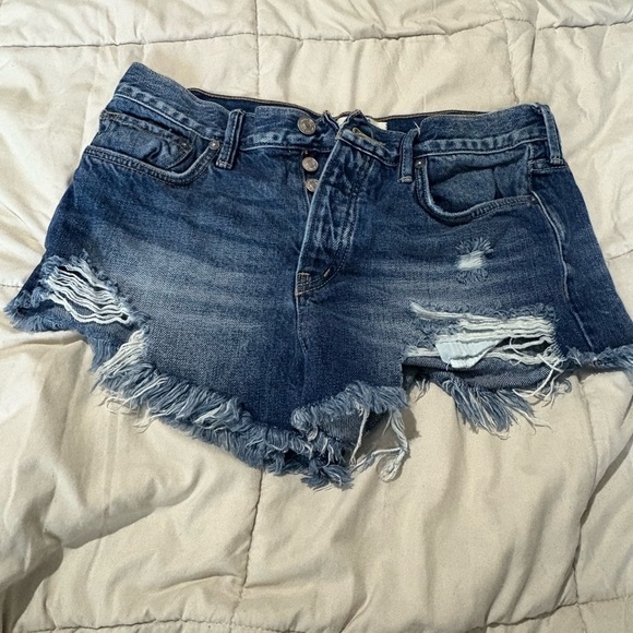Free People we the free size 26 mid wash denim jean shorts distressed - Picture 2 of 11